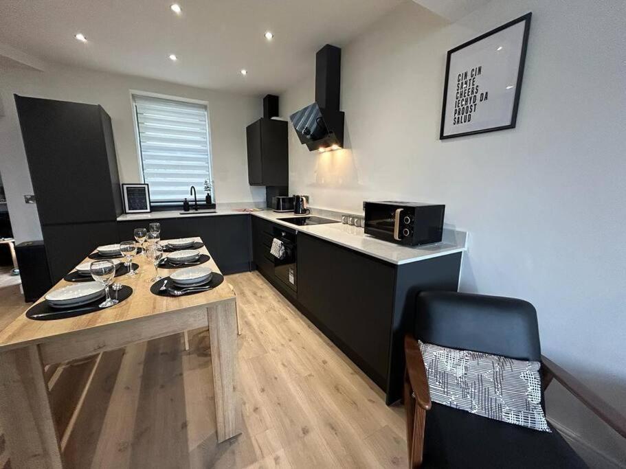 Вилла Caernarfon Modern Townhouse Snowdonia Экстерьер фото